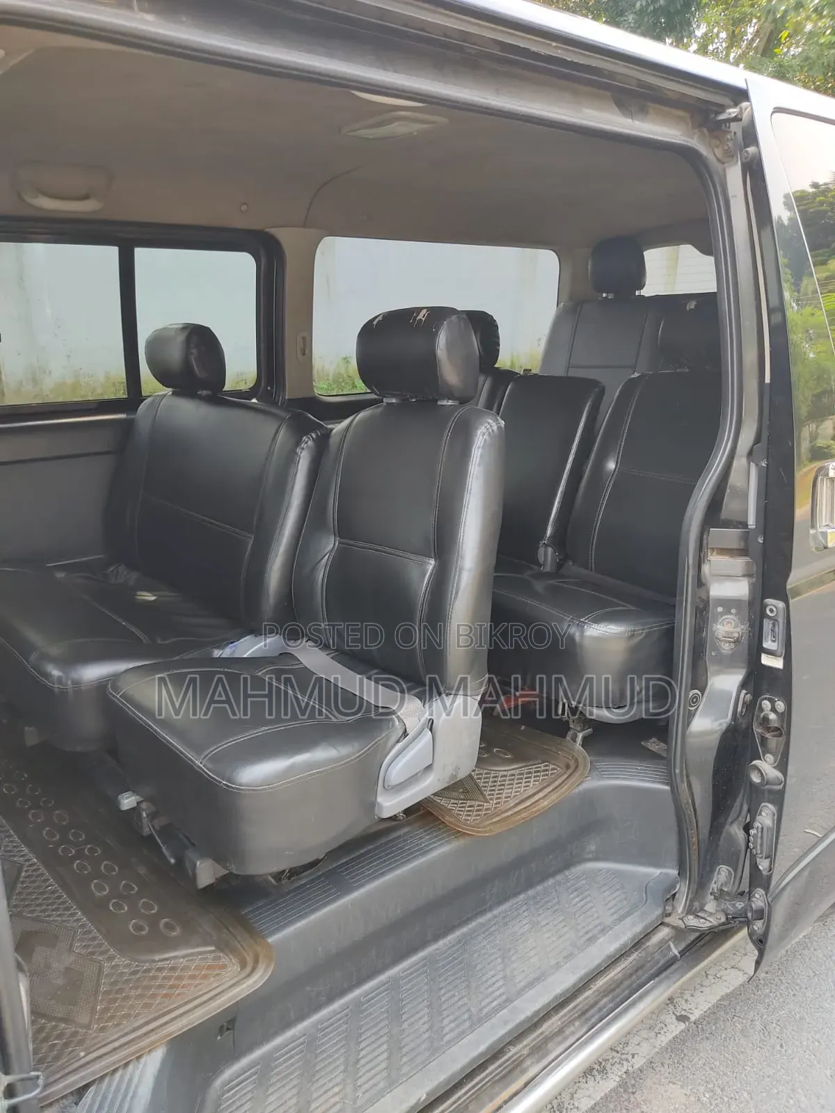 Toyota HiAce 2012 Black