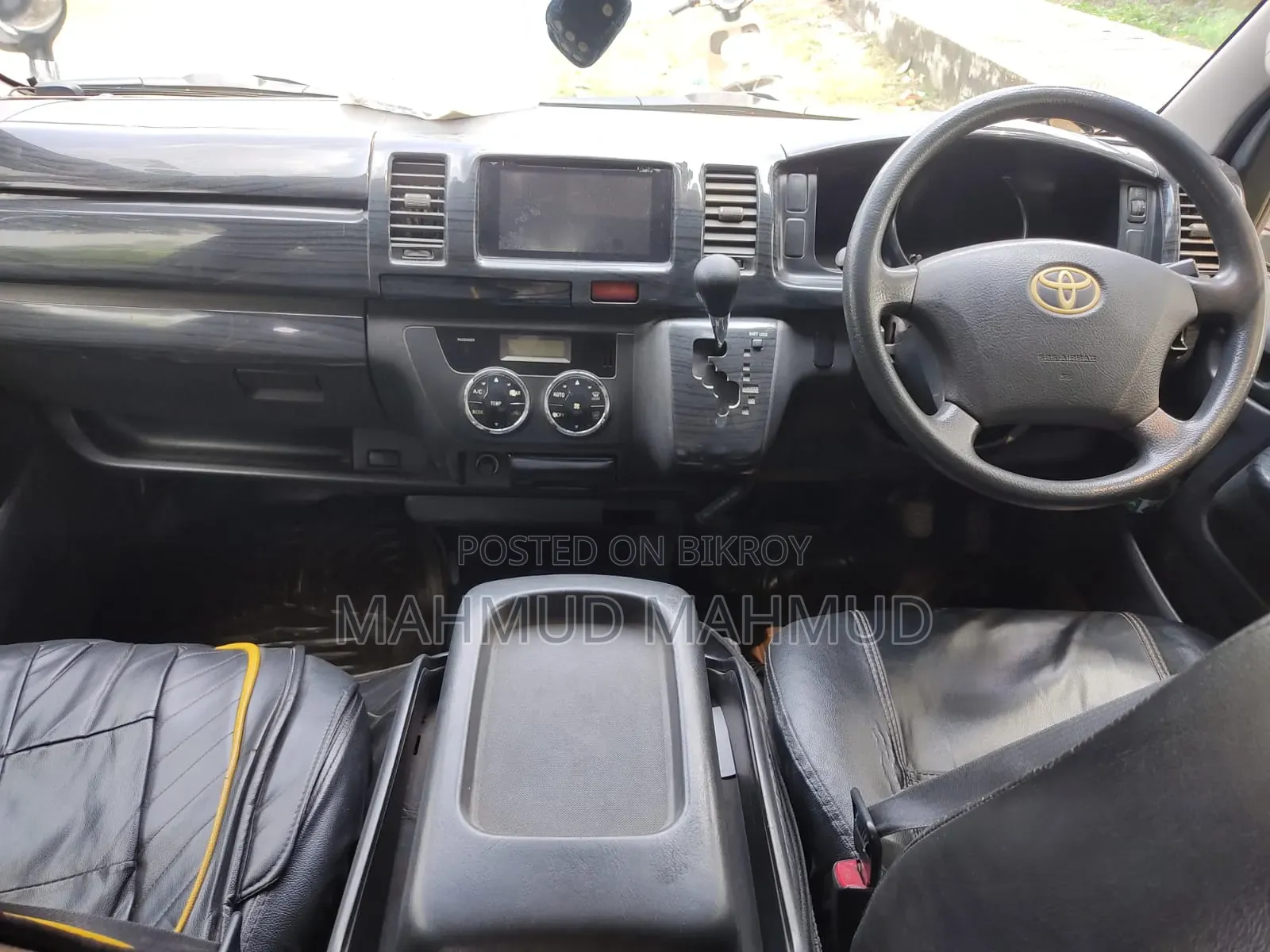 Toyota HiAce 2012 Black