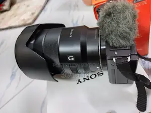 Sony ZV-E10 + Sony 105mm G OSS - For Sale with Box