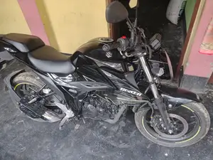 নতুন সুজুকি জিক্সার ২০২৪ কালো