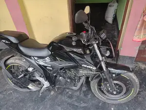 নতুন সুজুকি জিক্সার ২০২৪ কালো
