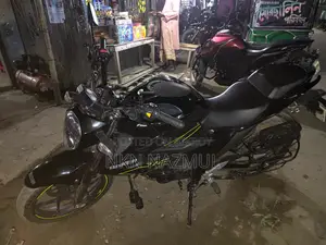 নতুন সুজুকি জিক্সার ২০২৪ কালো