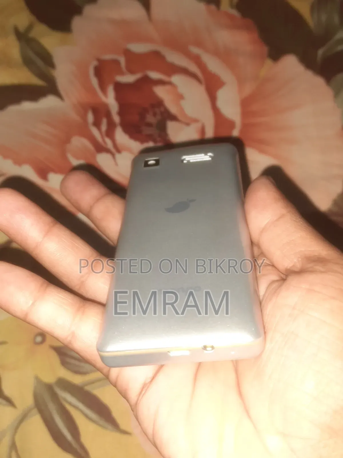 নতুন মোবাইল ফোন রূপালি