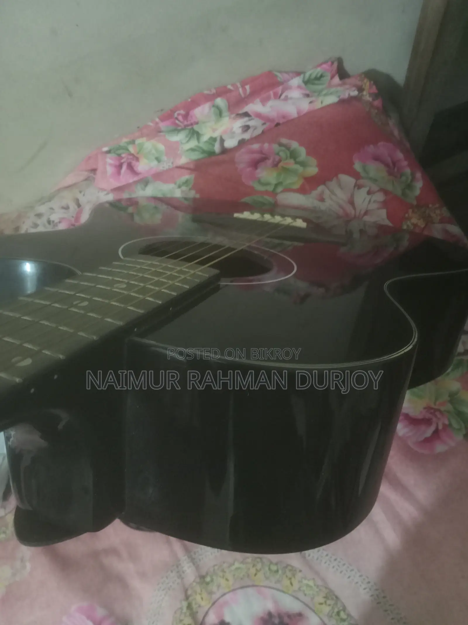 ওয়েস্ট উড অ্যাকোস্টিক গিটার