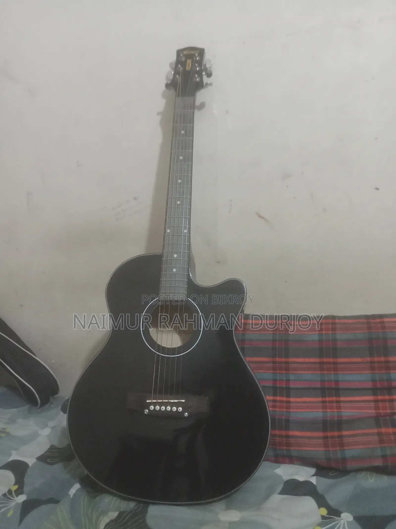 ওয়েস্ট উড অ্যাকোস্টিক গিটার