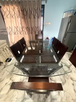 আধুনিক কাঠের ডাইনিং টেবিল