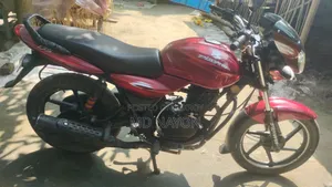 বাজাজ ডিসকভার ১৩৫ ২০০৯ লাল