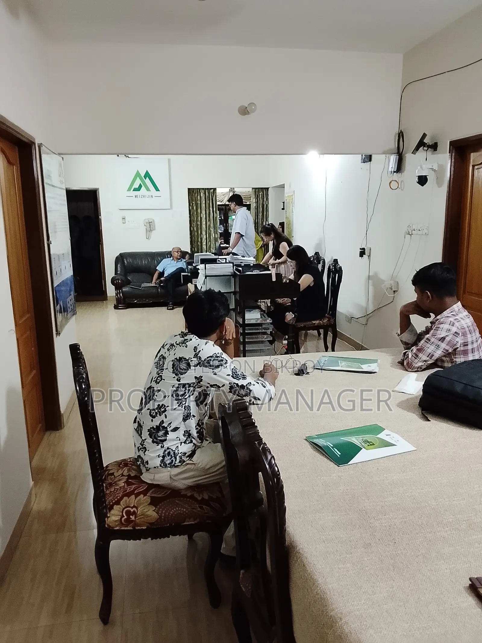 উত্তরায় ভাড়া দেওয়ার জন্য আসবাবপত্রসহ ৪ শোবার ঘরের অ্যাপার্টমেন্ট