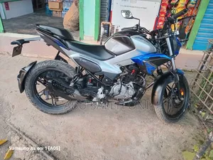 হিরো এক্সট্রিম ১২৫আর ২০২৫ নীল