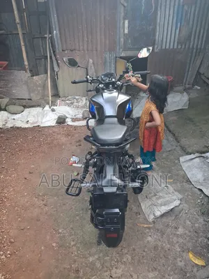 হিরো এক্সট্রিম ১২৫আর ২০২৫ নীল