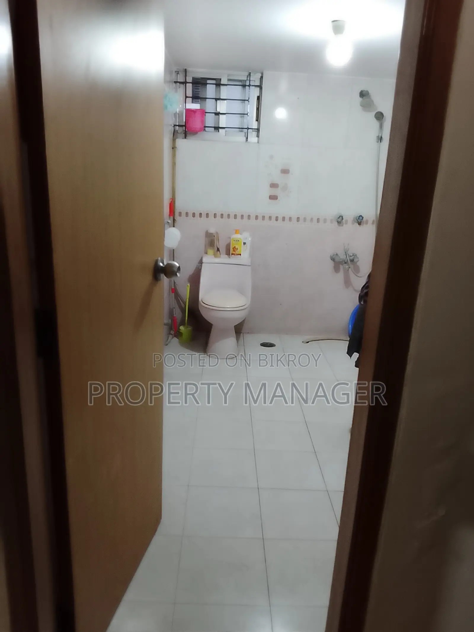 উত্তরায় ভাড়া দেওয়ার জন্য আসবাবপত্রসহ ৪ শোবার ঘরের অ্যাপার্টমেন্ট