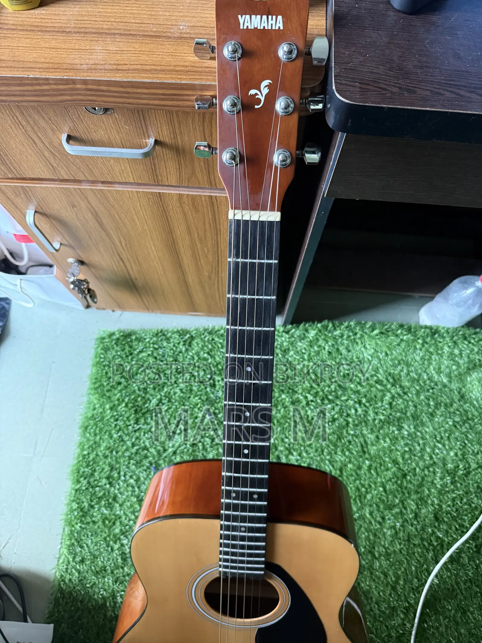 Yamaha F310 অ্যাকৌস্টিক গিটার