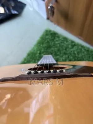 Yamaha F310 অ্যাকৌস্টিক গিটার