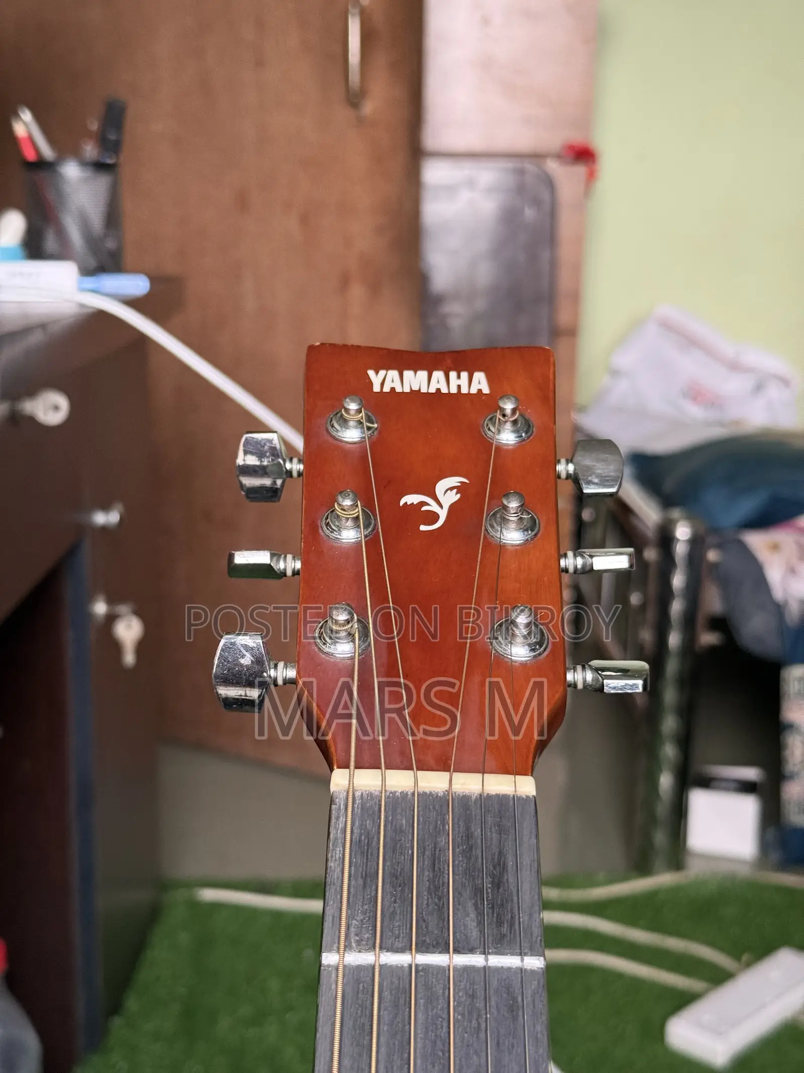 Yamaha F310 অ্যাকৌস্টিক গিটার