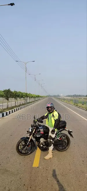 হোন্ডা সিবি ২০২০ কালো