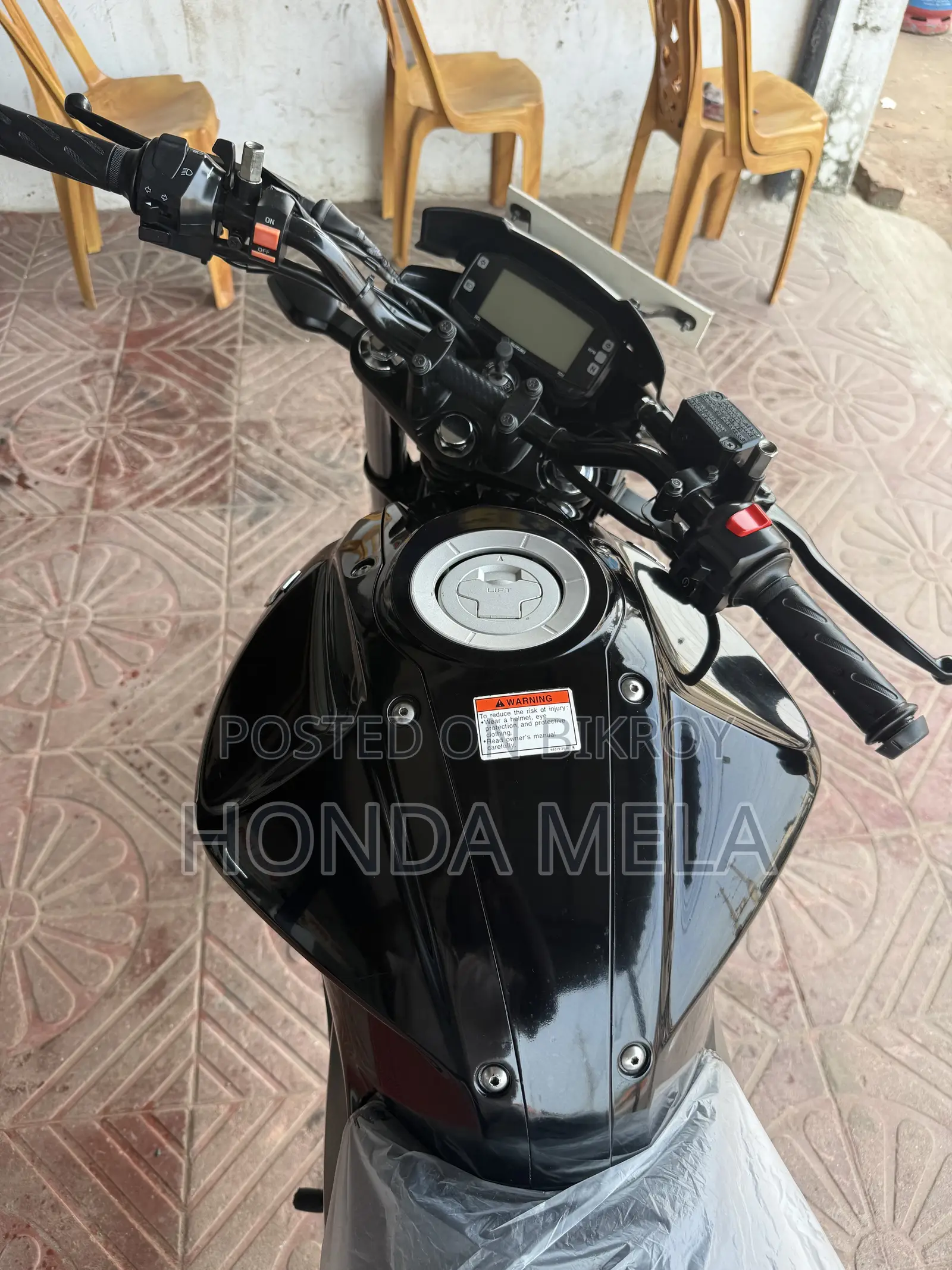 সুজুকি জিক্সার ২০২৩ ব্ল্যাক
