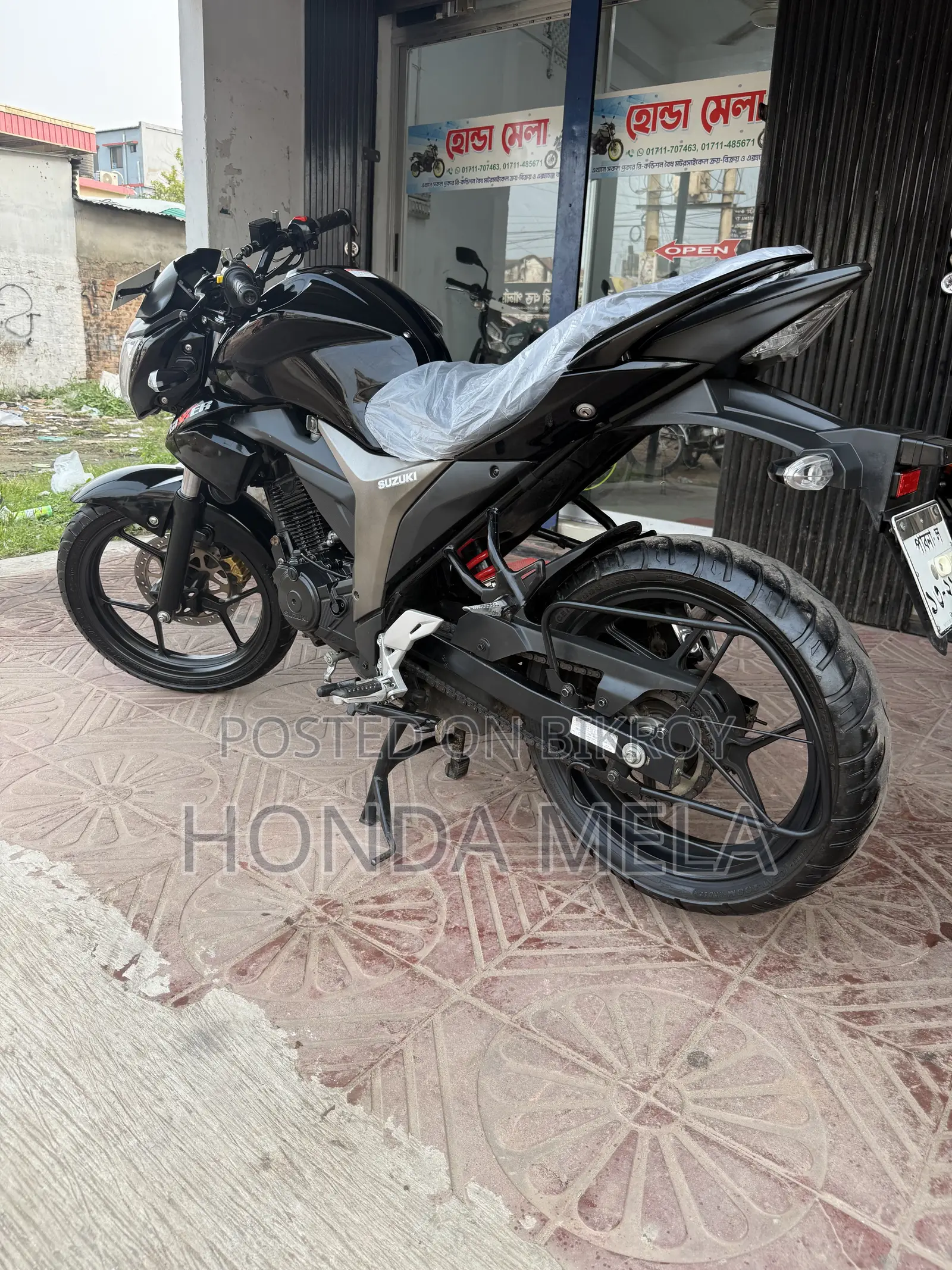 সুজুকি জিক্সার ২০২৩ ব্ল্যাক