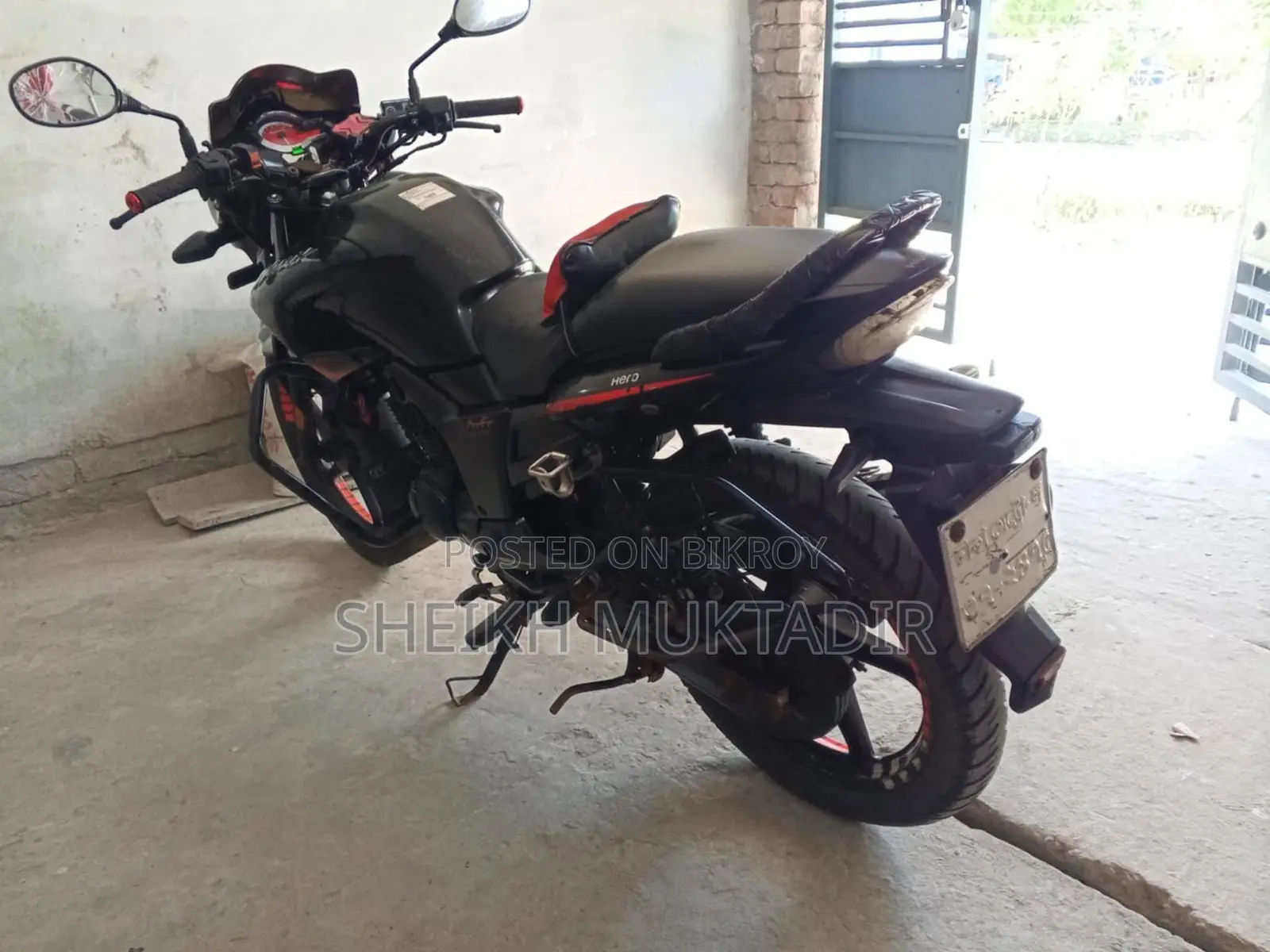 হিরো হাংক ২০১৮ কালো