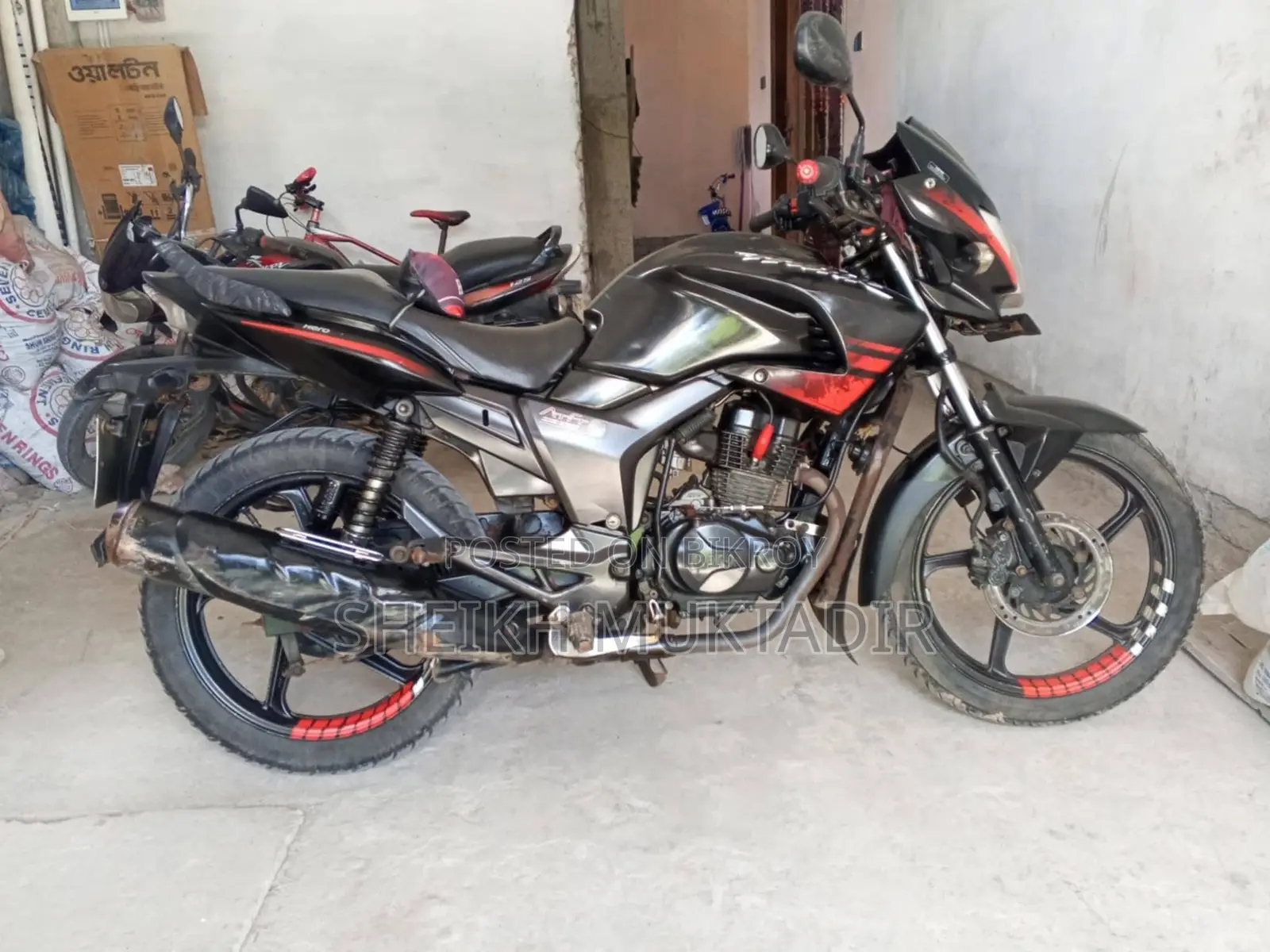হিরো হাংক ২০১৮ কালো