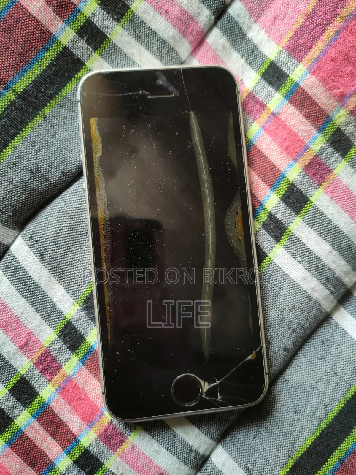 Apple iPhone SE 16 GB Gray