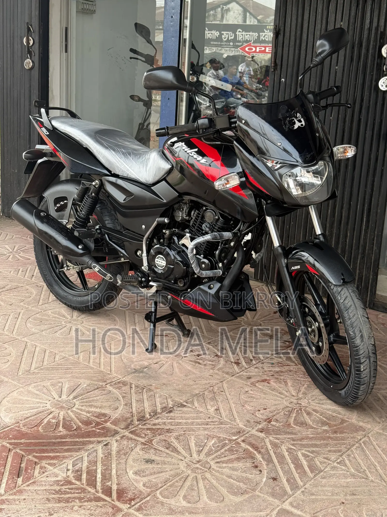 Bajaj Pulsar 150 2024 Black