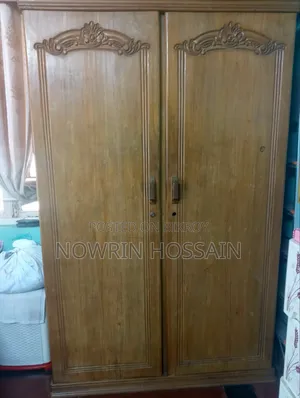 পুরাতন মডেলের আলমারি