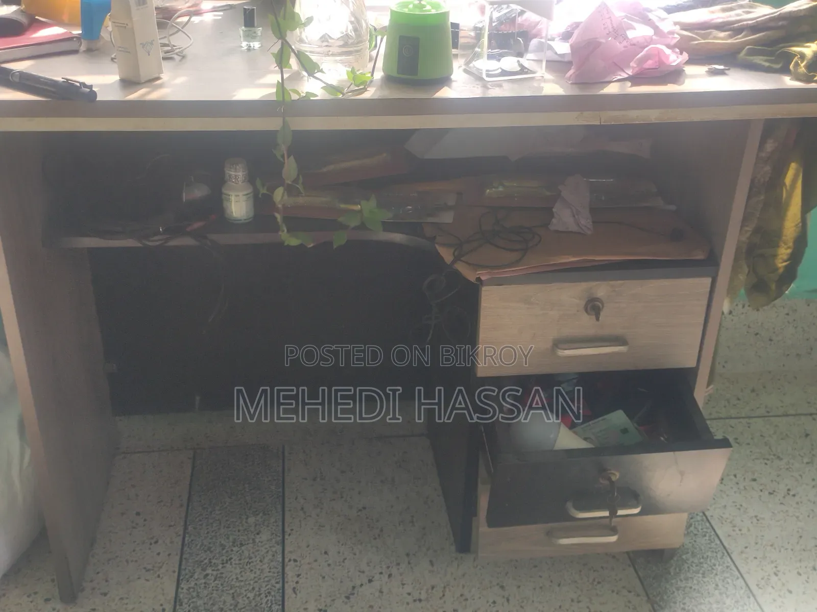 ডেস্কটপ টেবিল