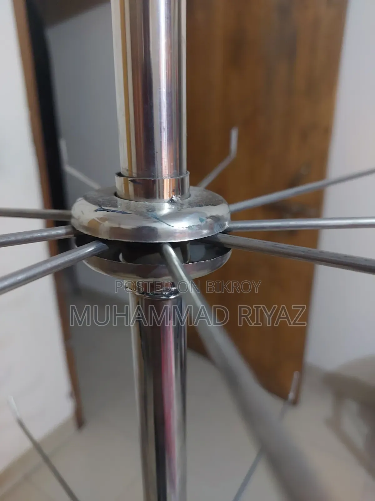 Steel 360° Rotating Display Rack With Wheels