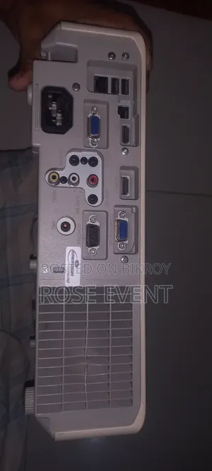 Hitachi CP-X3041WN Projector _ Fixed