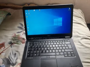 Laptop Dell Latitude E7440 4GB Intel Core i5 HDD+SSD 500GB