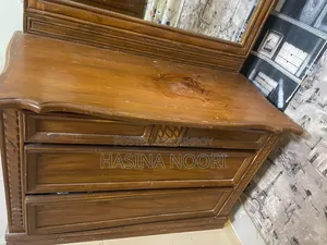 ড্রেসিং টেবিল বিক্রয়ের জন্য