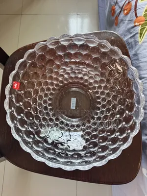 Elegant Glass Serving Bowl With Honeycomb Texture