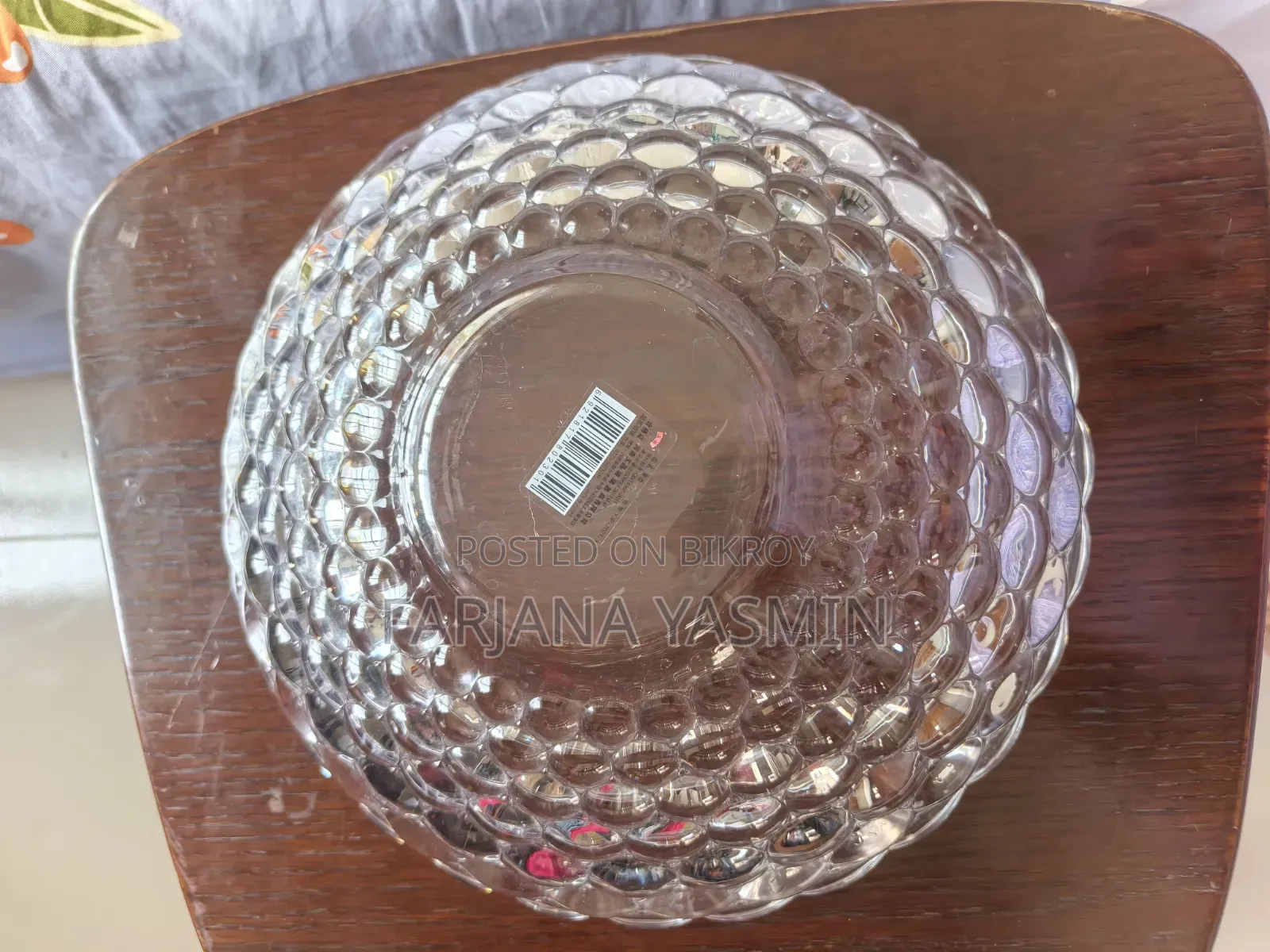 Elegant Glass Serving Bowl With Honeycomb Texture