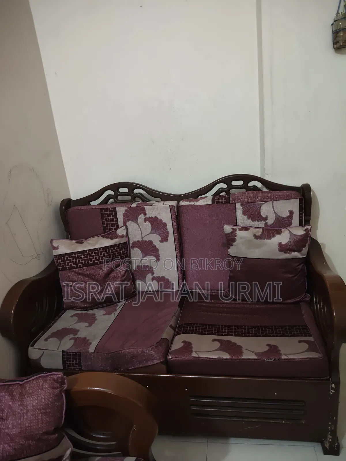 2,2,1 Sofa set with tea table for sale.