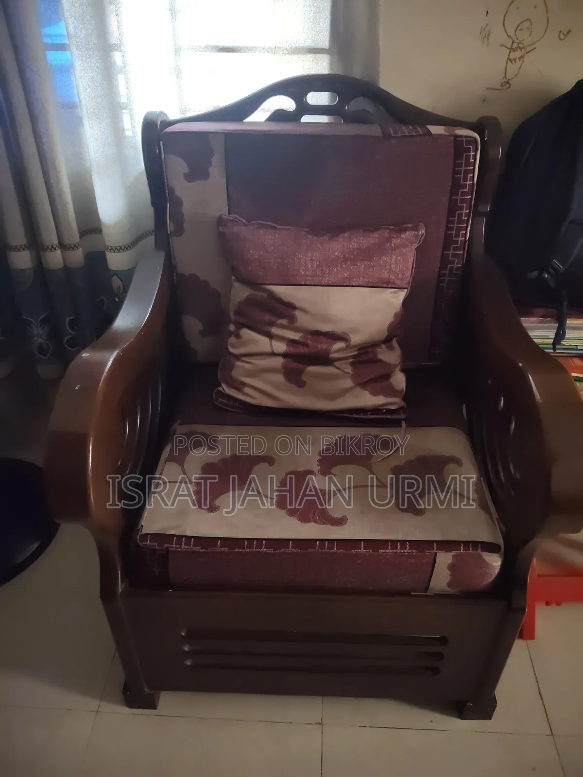 2,2,1 Sofa set with tea table for sale.