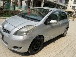 Toyota Vitz 2009 Silver