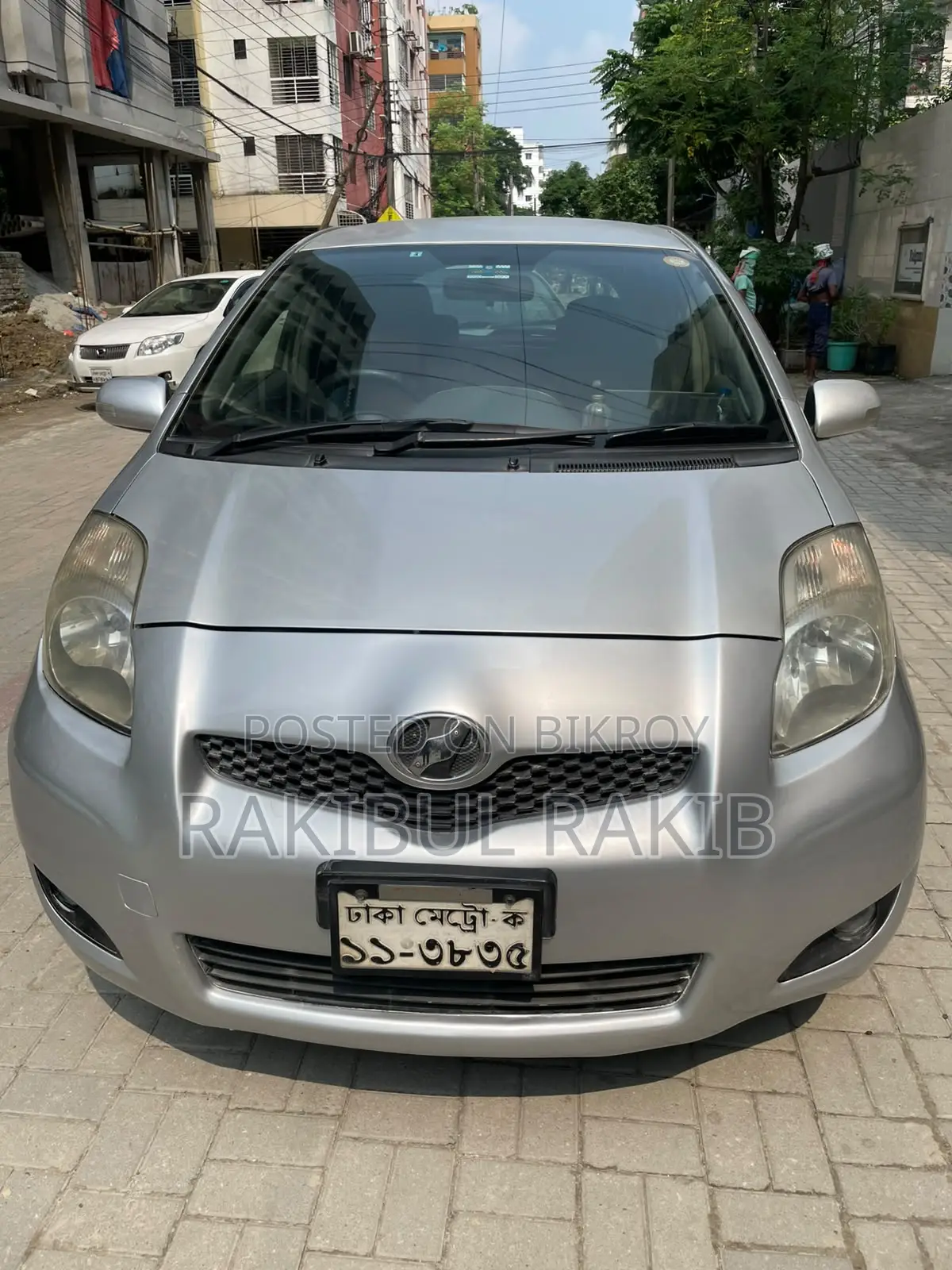 Toyota Vitz 2009 Silver