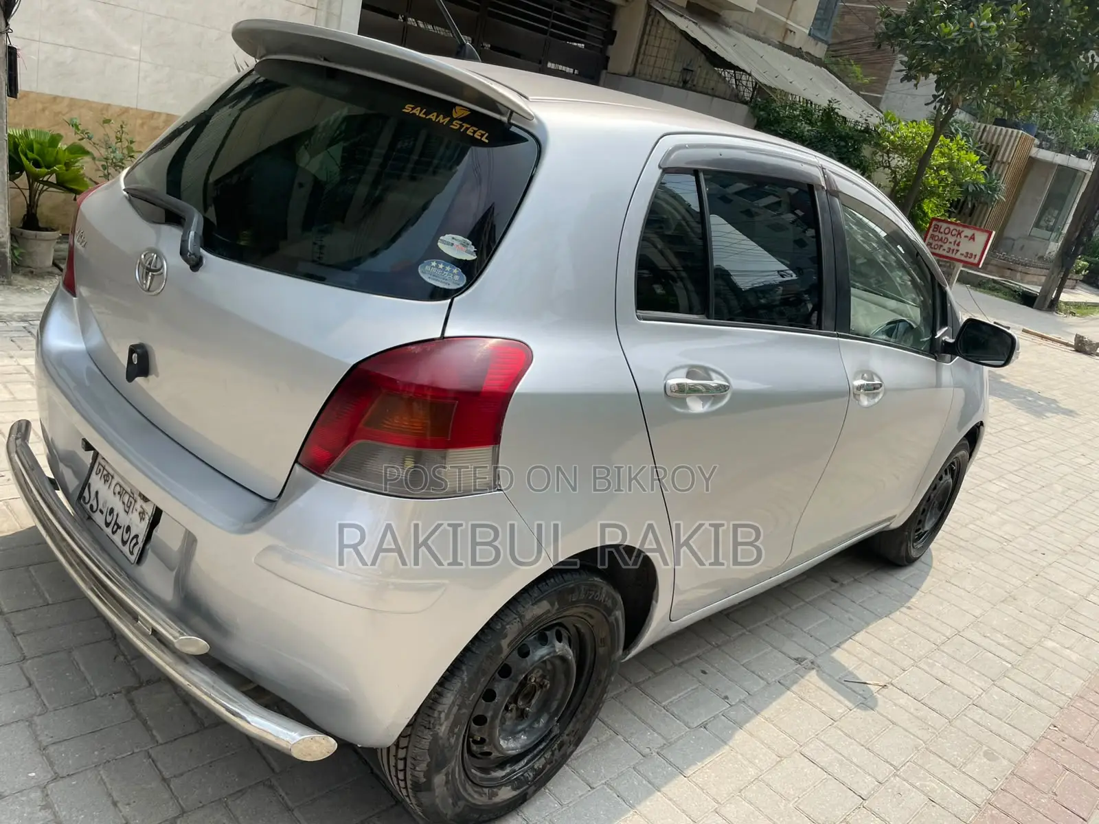 Toyota Vitz 2009 Silver