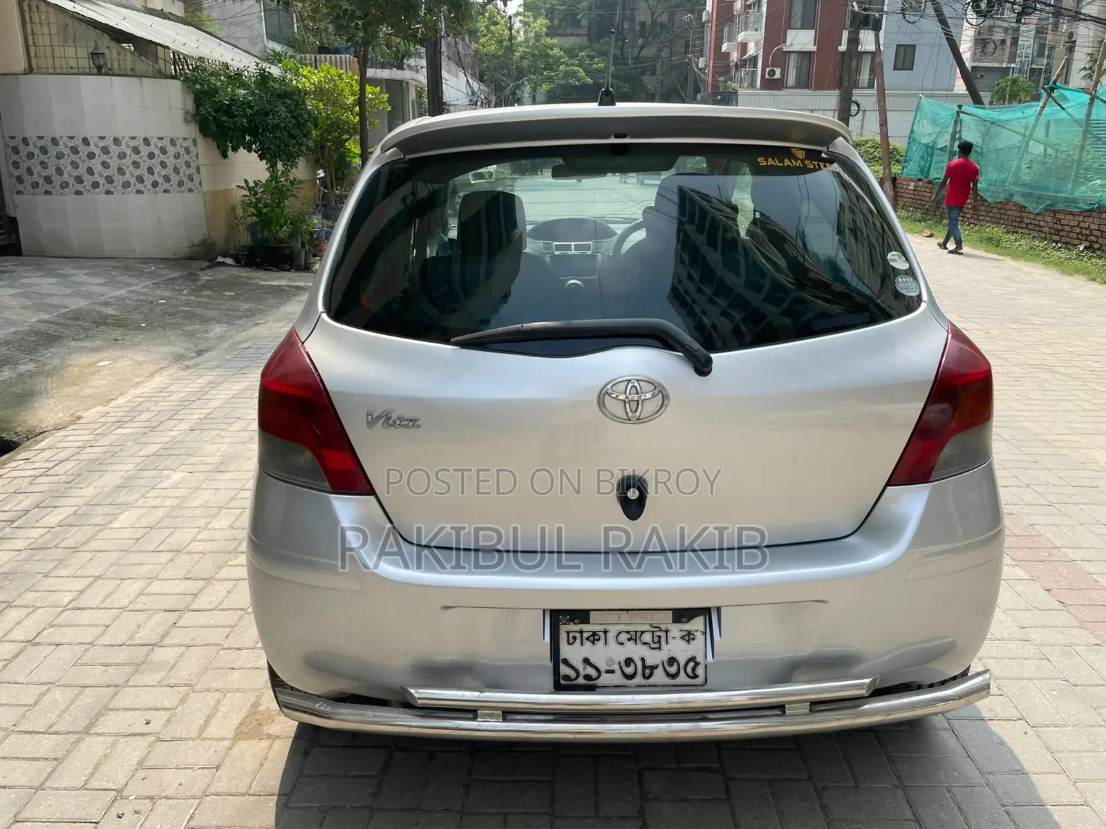 Toyota Vitz 2009 Silver