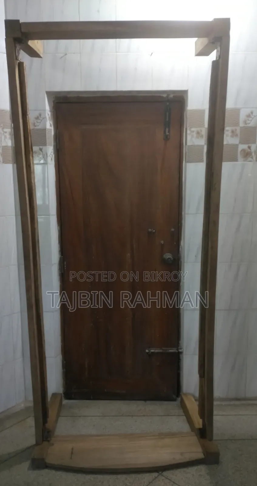ব্যাচেলরদের জন্য খাট এবং পড়ার টেবিল