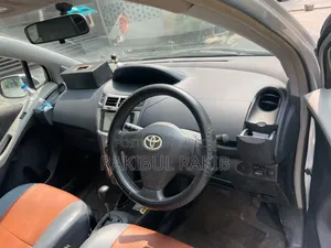 Toyota Vitz 2009 Silver