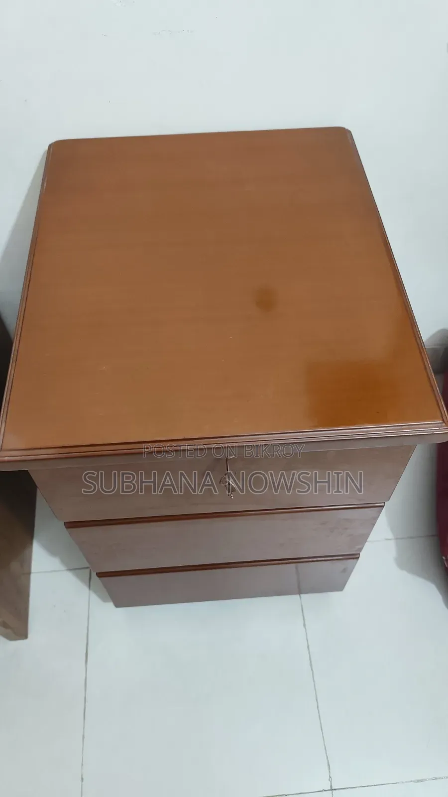 কাঠের সাইড টেবিল