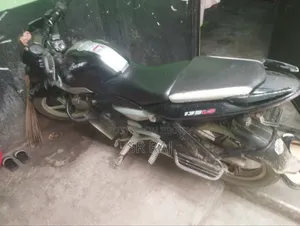 বাজাজ পালসার ১৩৫ এলএস ২০০৯ কালো