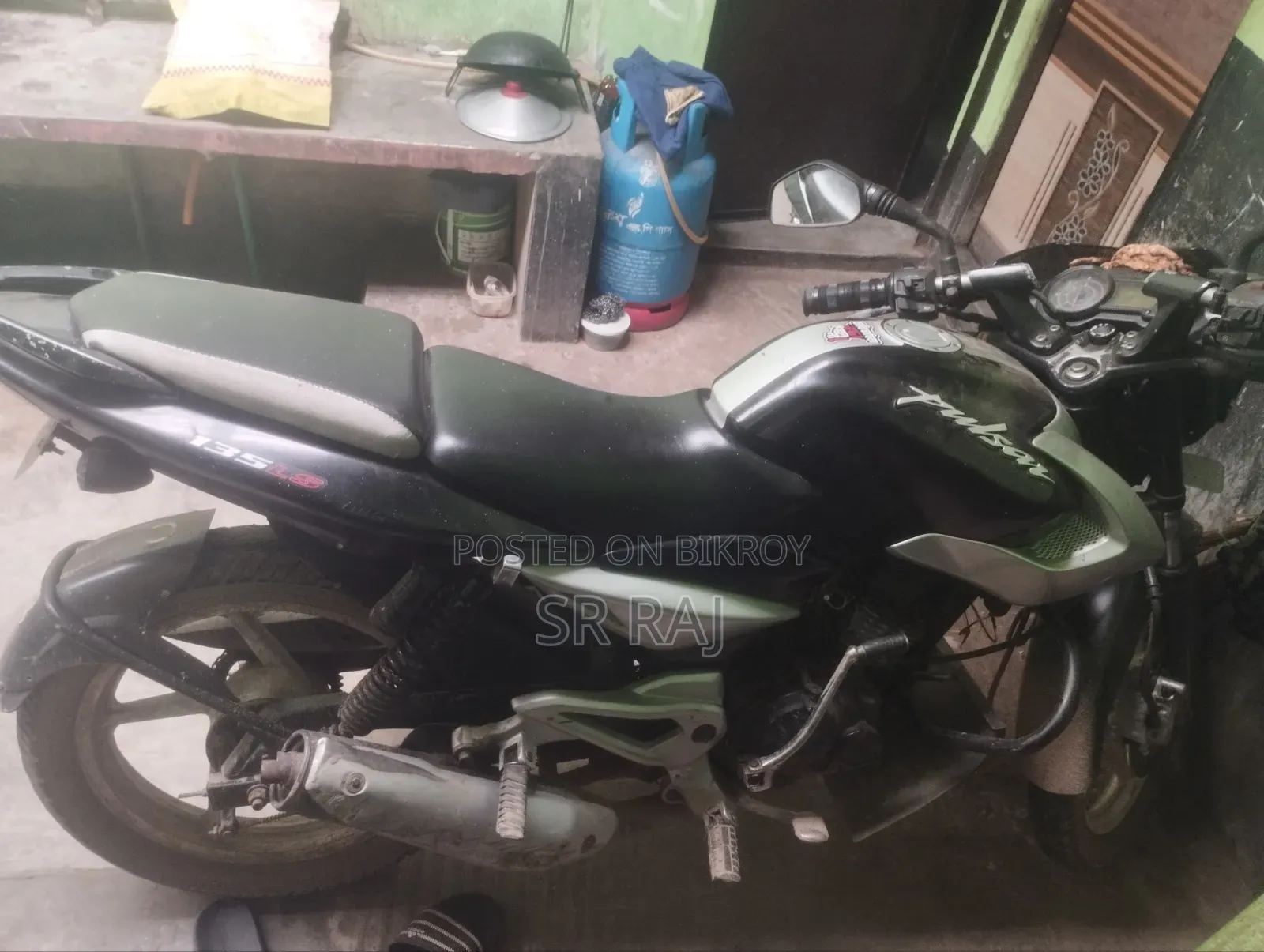 বাজাজ পালসার ১৩৫ এলএস ২০০৯ কালো