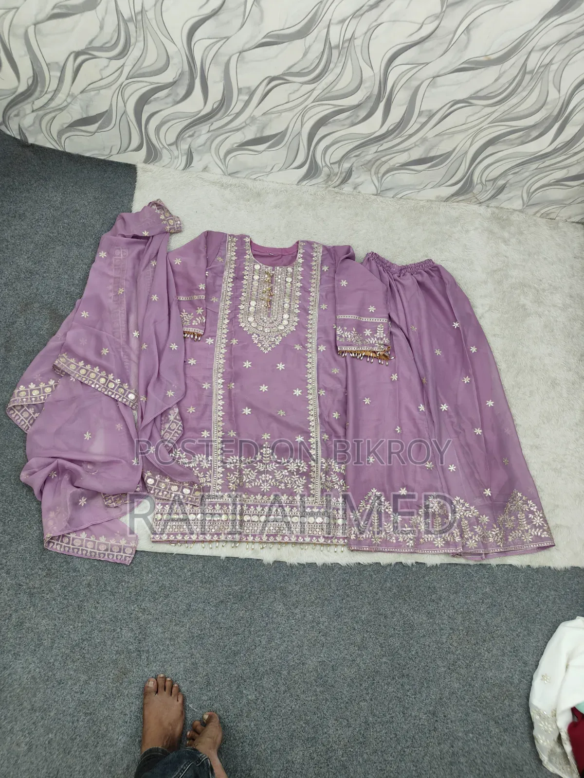 প্রিমিয়ার ফুল কাজ করা থ্রি-পিস