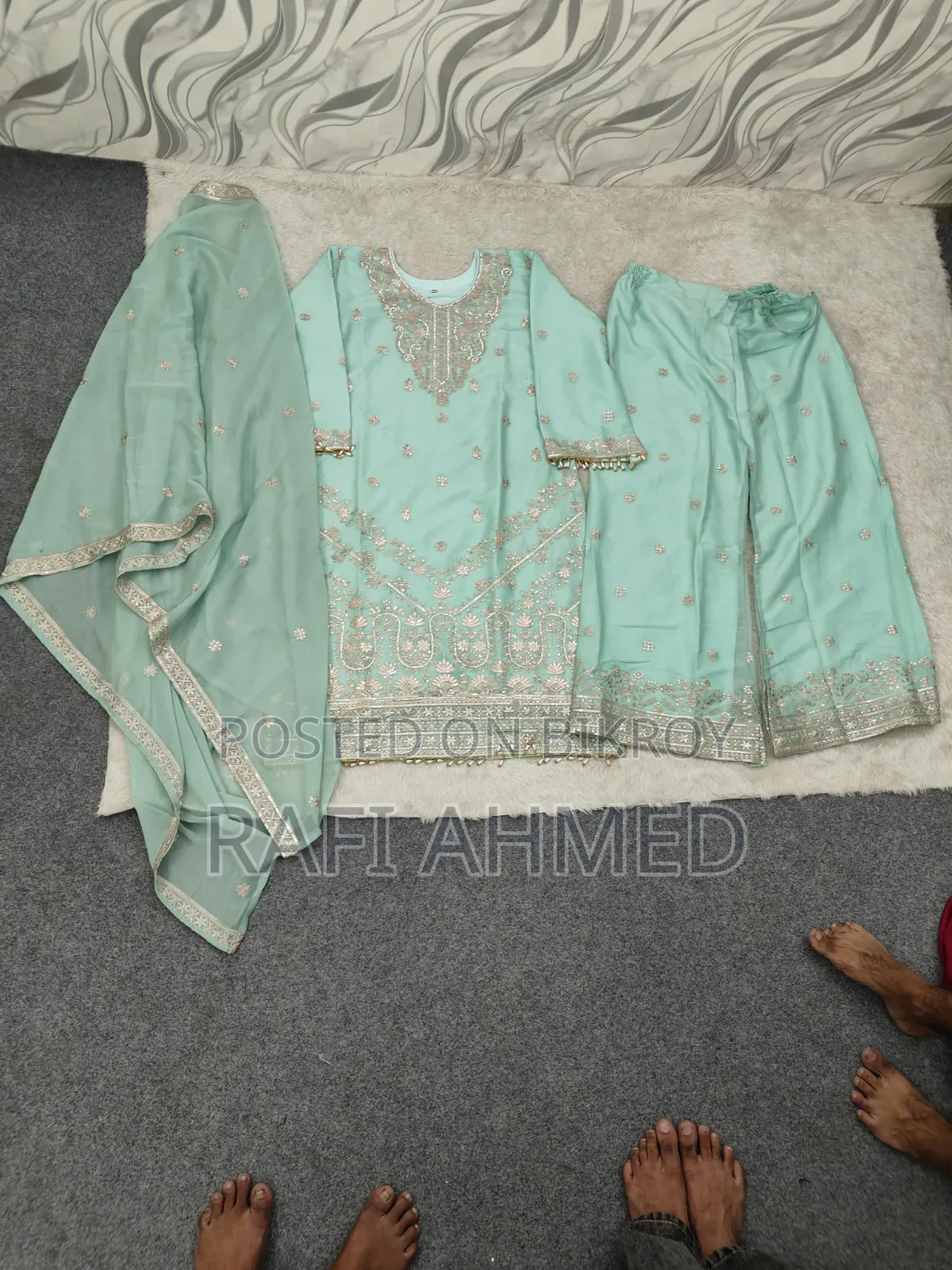 প্রিমিয়ার ফুল কাজ করা থ্রি-পিস