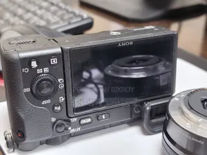 Sony A6400 Mirrorless Camera + Body 16 50mm Zoom Lens +