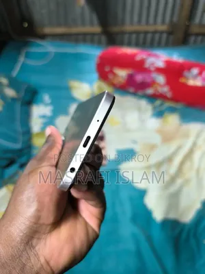 Vivo Y04 64 GB Silver