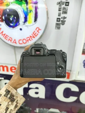 Canon 250D Camera With 18-55mm STM Lens