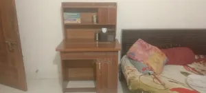 পড়ার টেবিল